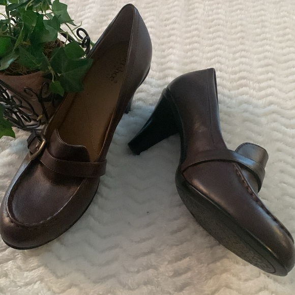 Brown, Career heel - Picture 1 of 9